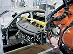 BMW Werk Leipzig: Produktion BMW 3er-Reihe - Montage, vollautomatischer Einbau Cockpit-Modul