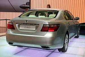 Lexus LS 460, hier auf dem Genfer Salon 2006
