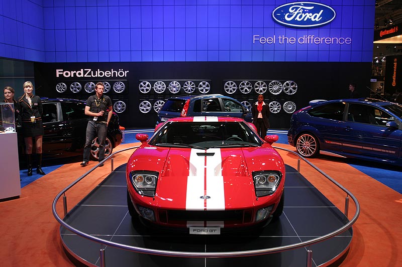 Ford Messe-Stand mit dem Ford GT im Vordergrund, Essen Motor Show 2006