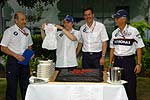 Nick Heidfeld feierte seinen 100. F1-Grand Prix mit Peter Sauber, Mario Theissen und Tankri Hassan vom Sponsor Petronas