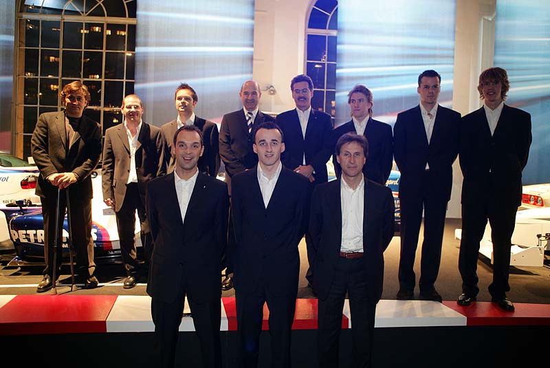 hinten: Alex Zanardi, Jacques Villenueuve , Andy Priaulx, Peter Sauber, Dr. Mario Theissen, Nick Heidfeld, Dirk M�ller, and Sebastian Vettel. vorne: J�rg M�ller, Robert Kubica and Roberto Ravalia