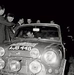 Timo Mäkinen und Paul Easter im Mini Cooper bei der Rallye Monte Carlo 1965