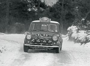 Erneuter Erfolg: Aaltonen und Liddon gewinnen auf Mini Cooper S die Rallye Monte Carlo 1967