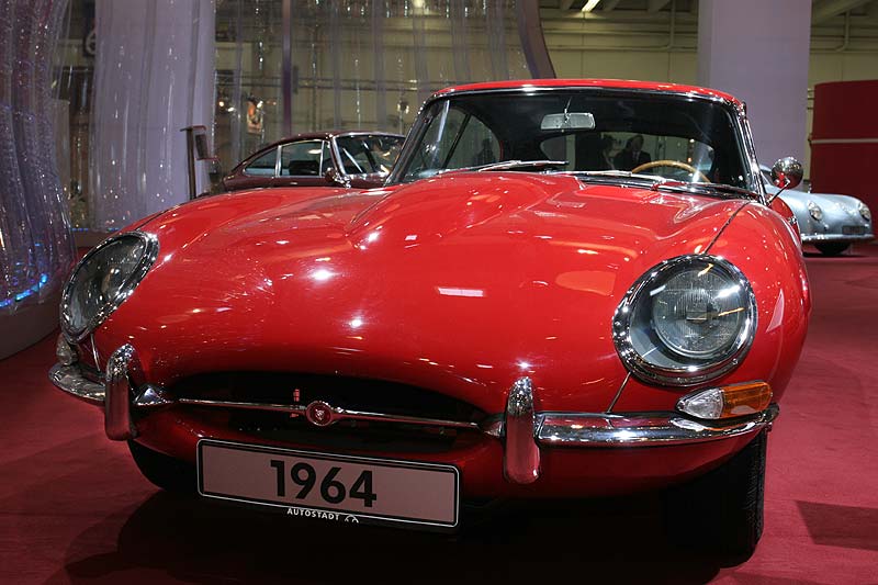 Jaguar E-Type 3.8 aus dem Jahr 1964, 6-Zyl.-Motor mit 265 PS