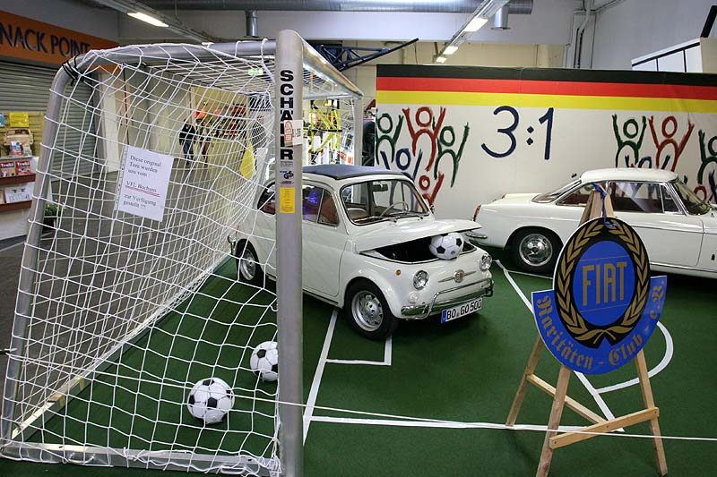 Fiat Freunde mit WM-Messestand auf der Techno Classica 2006