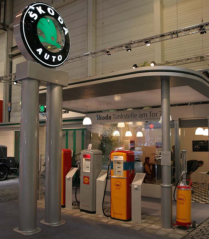 Skoda Tankstelle auf der Techno Classica 2006