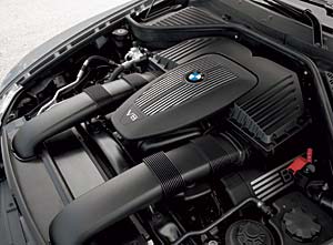 BMW X5 4.8i mit V8-Benzinmotor