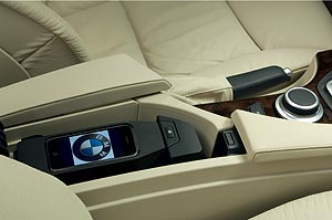 Apple iPhone Anbindung und Men�f�hrung in BMW Automobilen
