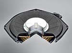 Basslautsprecher: Die „Hexacone" Membrane sorgt zusammen mit einem höchst effizienten Magnetantrieb für Schalldruck mit Tiefstbass