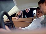 BMW Concept CS - Mike Ninic (Leiter Interieurdesign BMW), Nadya Aranout (Interieurdesign) und Andr Franco-Luis (Detaildesign) am Claymodell