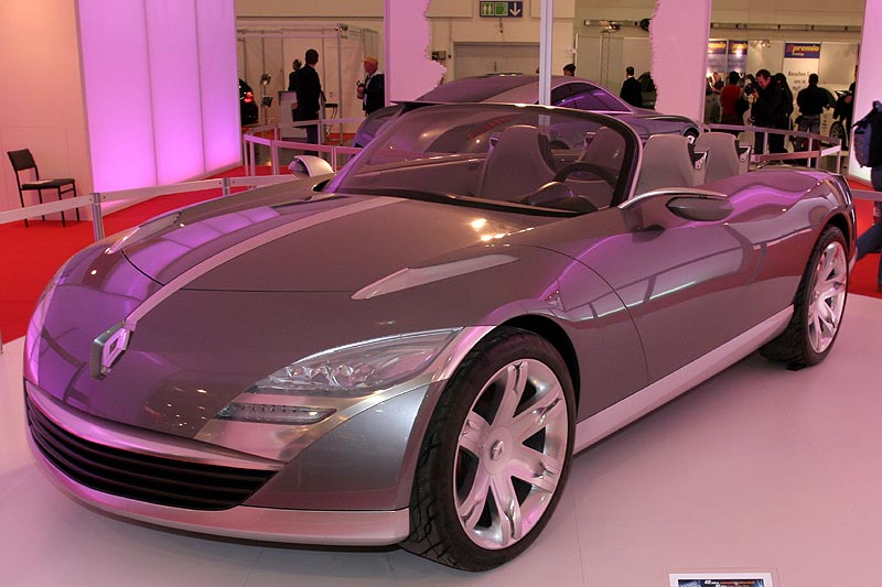 Renault Netpa, Studie eines Luxus-Cabrios der Oberklasse - in Anlehnung an die 1930iger Jahre. Viersitzer, 3,5-Liter-Bi-Turbo-Motor mit 420 PS