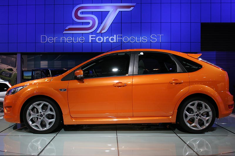 Ford Focus ST im Ford Kinetic Design, 225 PS, 241 km/h schnell