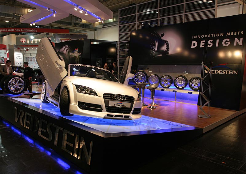 Messestand der Firma Vredestein auf der Essen Motor Show 2007