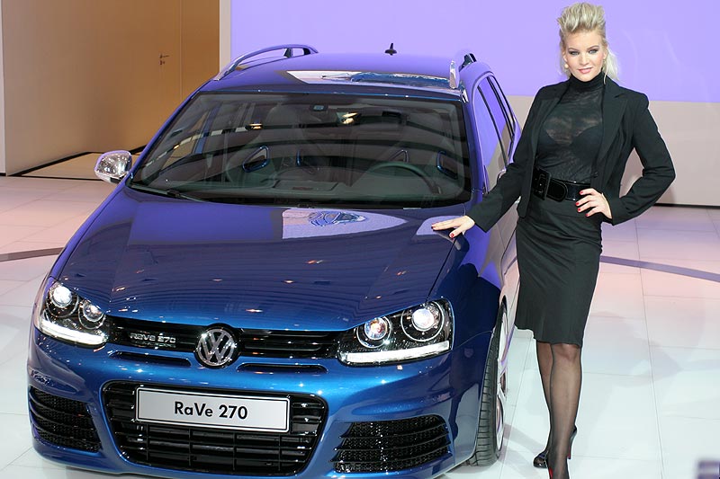 Tuning-Queen Katharina Kuhlmann pr�sentierte den VW Golf RaVe 270
