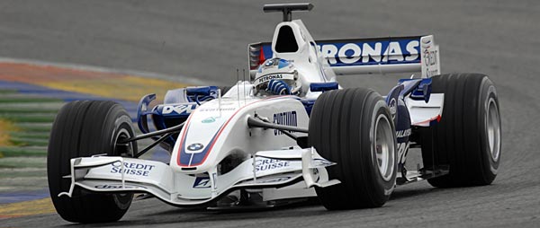Nick Heidfeld beim Roll-Out des neuen BMW Sauber Formel 1 Wagens F1.07 in Valencia