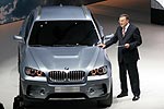 BMW Vorstandsvorsitzender Reithofer präsentiert den BMW Concept X6 ActiveHybrid