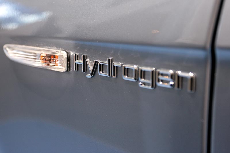 Hier ist Wasserstoff im Spiel: �Hydrogen�-Schild neben dem Seitenblinker