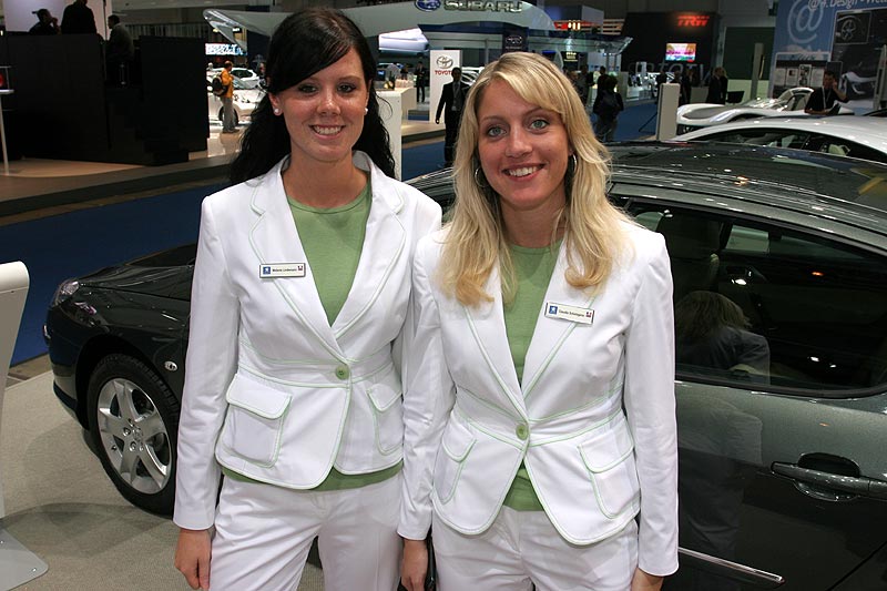 auf dem Stand von Peugeot