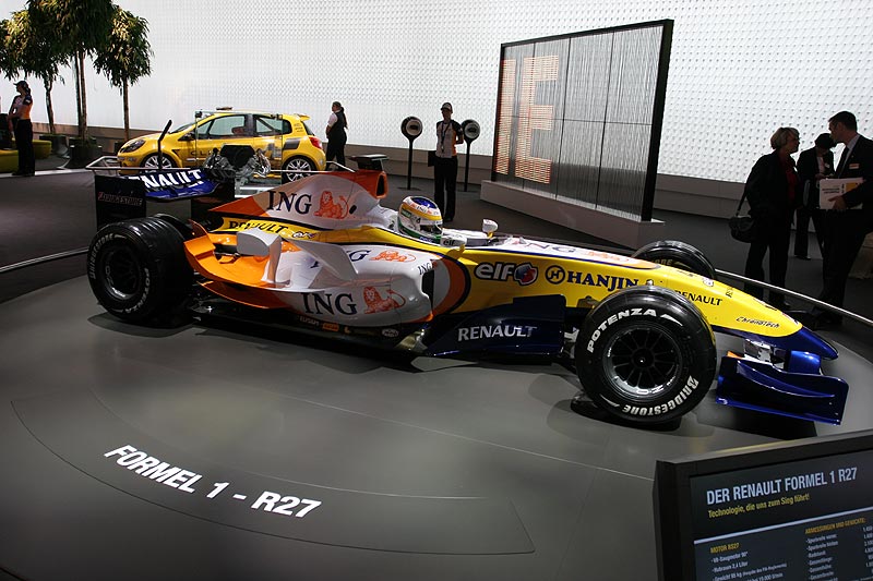 Renault Formel 1 R27 auf der IAA 2007