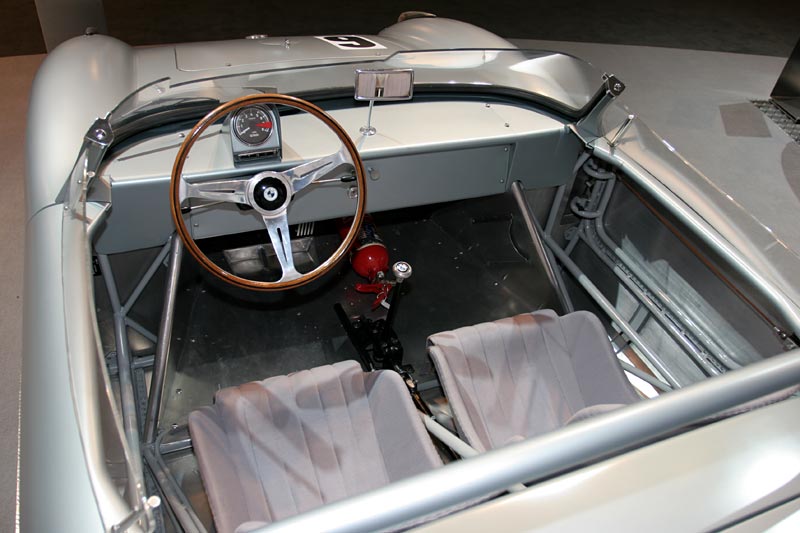 BMW 700 RS mit 2-Zylinder-Boxermotor, 697 cccm, F�nf-Gang-Sportgetriebe