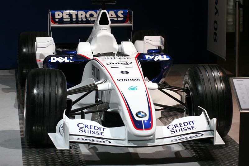 BMW Sauber F1.07, mit V8-Zyl.-Motor, 2.400 cccm, 750 PS, 4 Ventile pro Zylinder