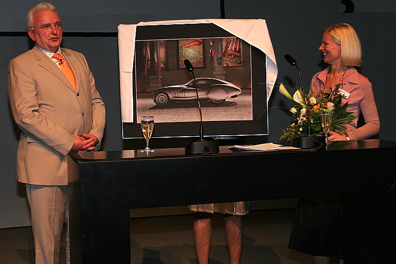 Holger Lapp erhielt ein Abschiedsgeschenk, BMW VIP-Abend auf der Techno Classica 2007