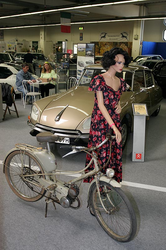 Citren Strasse: Einsatzfahrzeuge von Citren, gezeigt von einem Citren Club