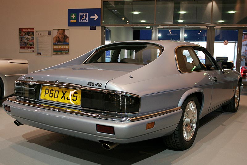 Jaguar XJ-S, sein unkonventioneller Stil und fehlendes Holz sorgten anfangs f�r Bedenken