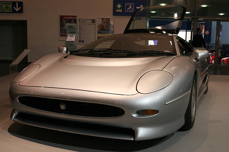 Jaguar XJ 220 Produktionsmodell, Baujahr 1992, designed von Jim Randle, 500 PS