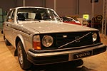 Volvo 244 1977, 4-Zylinder-Reihen-Motor, (84.14 x 80 mm), 2.127 cccm, 100 PS, 4-Gang