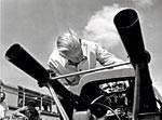 von Falkenhausen bei Einstellarbeiten am Formel2-Motor (1977)