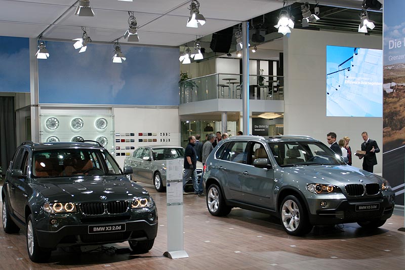 BMW X3 und X5  auf dem BMW-Messe-Stand auf der AMI Leipzig