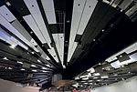Montage der Beamer in die Deckenkonstruktion des BMW Museums München