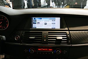 BMW X6 ConnectedDrive mit vollwertigem Internet auf dem Bord-Monitor
