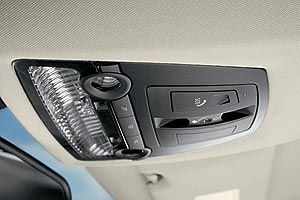 BMW ConnectedDrive: Das BMW Fahrzeug bermittelt per Notruf automatisch den genauen Standort sowie relevante Fahrzeugdaten 