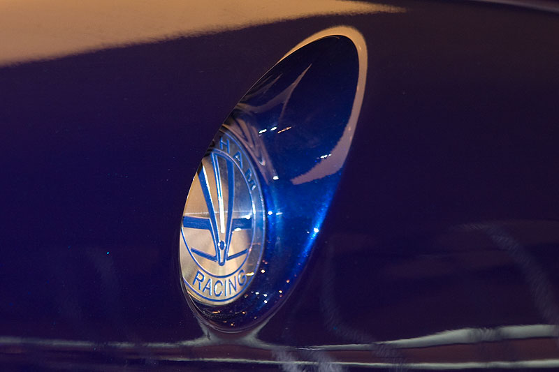 Brabham Racing Symbol in der Kofferraumklappe des BT 92