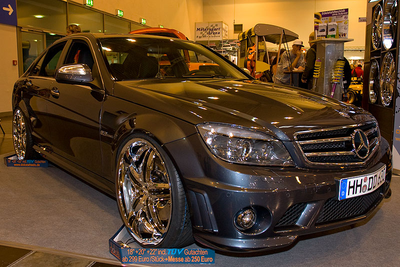 Mercedes C-Klasse mit 22x9 Zoll Felgen