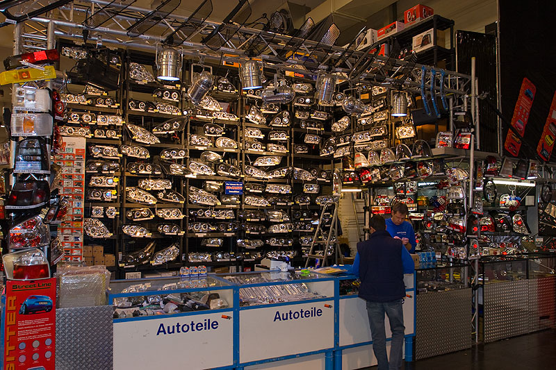 typischer Verkaufsstand auf der Essen Motor Show