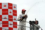 Robert Kubica beim Champagner-Verspritzen in Monza/Italien
