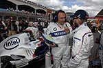 Nick Heidfeld mit seinem Renn-Ingenieur vor dem Start des F1-Rennens in Istanbul