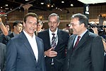 Arnold Schwarzenegger, der Gouverneur Kaliforniens, besuchte den BMW Messe-Stand