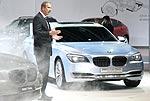 Dr. Klaus Draeger bei der BMW Presse-Konferenz in L.A.