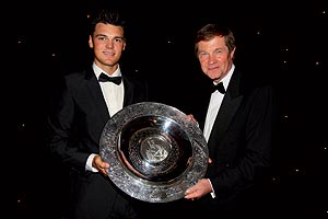 BMW PGA Championship - Rookie of the Year- Award: George O'Grady berreicht Trophe an Martin Kaymer