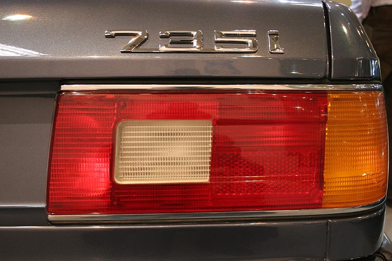 BMW 735i, Typenschild am Heck, Techno Classica 2008