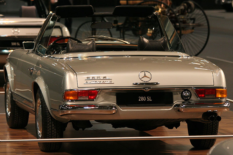 Mercedes 280 SL(W 113) auf der Techno Classica 2008