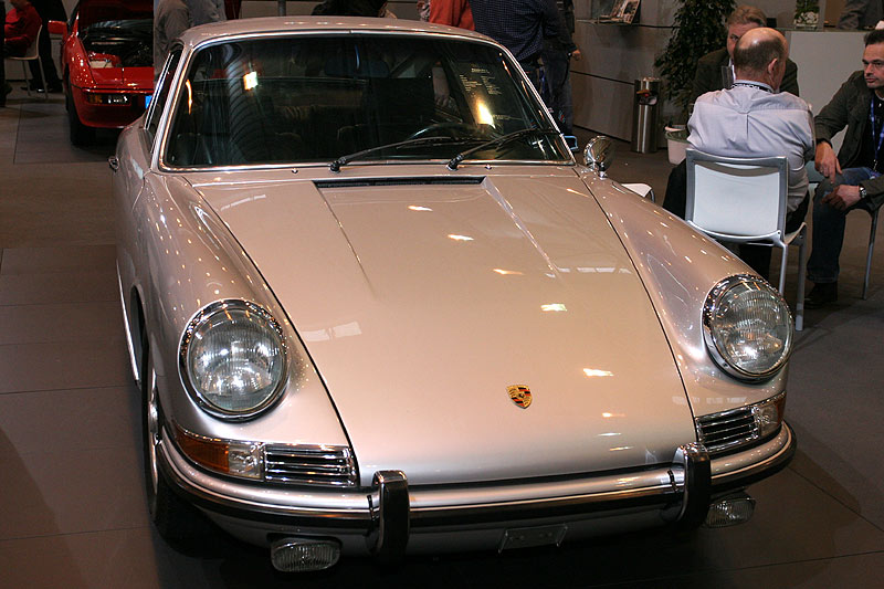 Porsche 911 L, silbermetallic, Baujahr: 1968, 6-Zylinder-Boxer-Motor, 1.991 cccm, 130 PS
