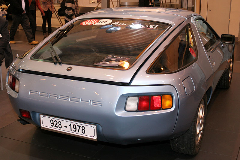 Porsche 928, vmax: 230 km/h, 0-100 km/h: 6.8 Sek., Neupreis: 63.000,- DM