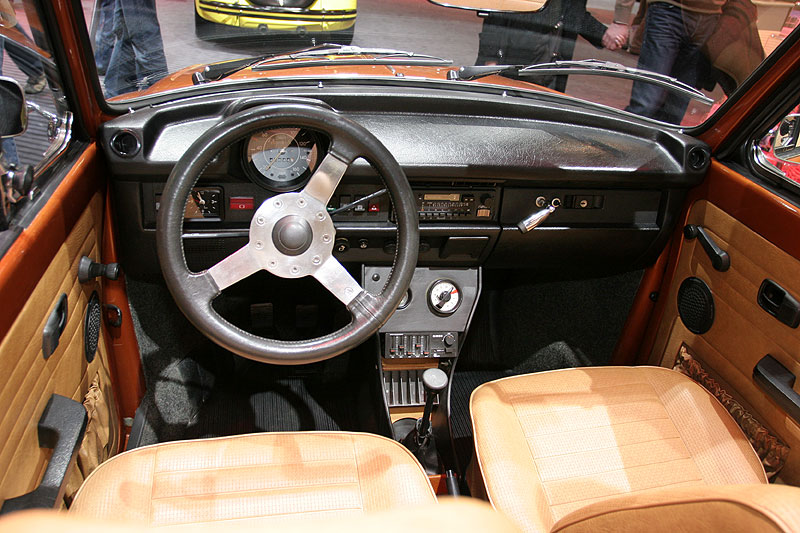 VW 1303 Cabriolet - Cockpit, Vordersitze