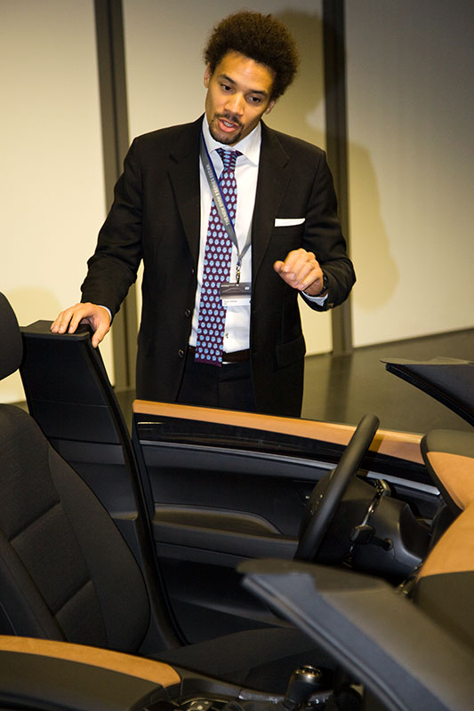 Oliver Heimler, Leiter Interieur BMW 5er-Reihe, erluterte das 5er-Interieur-Modell