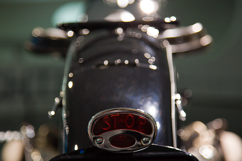 BMW R7 Prototyp 1934/35. Die flie�ende Linie setzt sich bis zum R�cklicht fort, in dem erstmalig ein Bremslicht integriert ist. Die BMW R7 geht nicht in Serie.